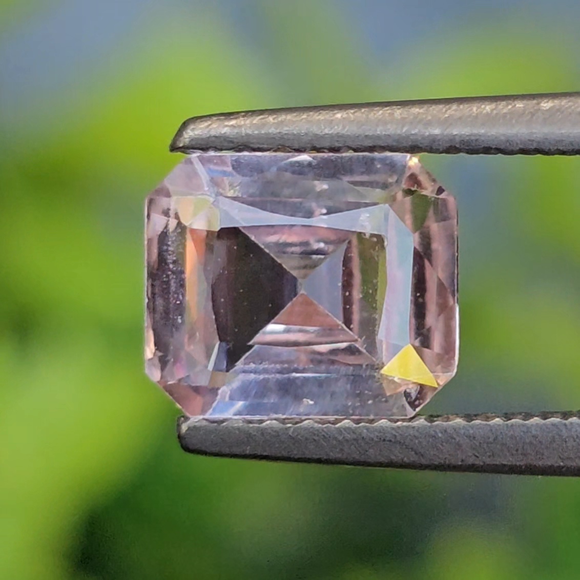 พลอย พัดพารัดชา Padparadscha Sapphire 1.23 กะรัต (Cts.) ดิบ (Unheated) พลอยแท้ อัญมณีมงคลประจําวันเกิด เครื่องประดับพลอย