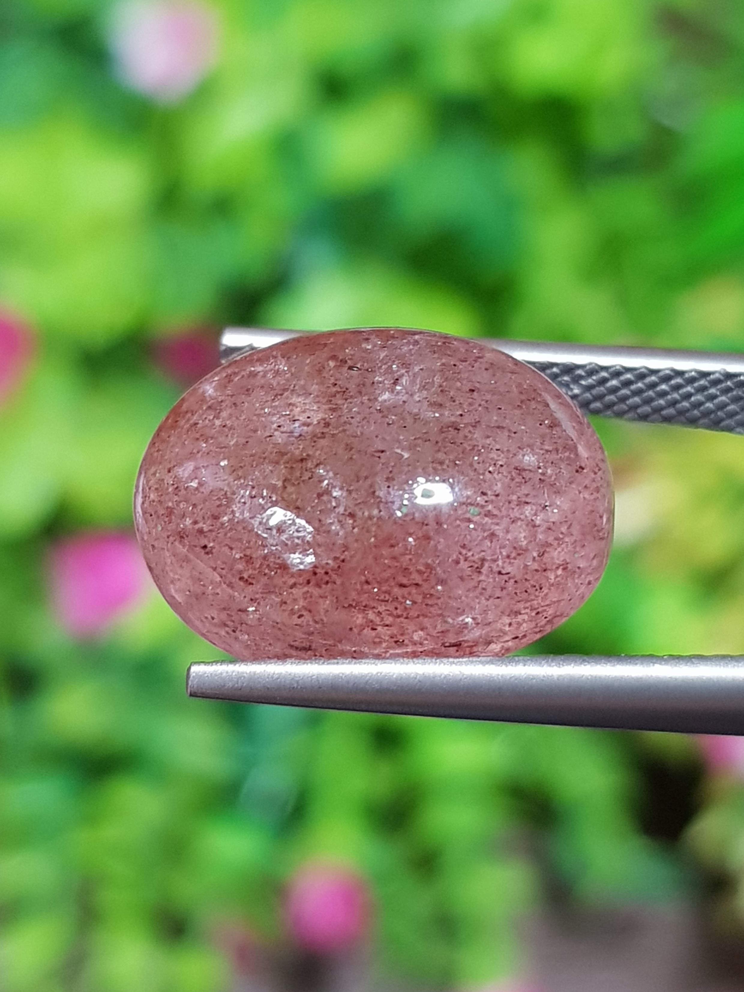 พลอย สตอเบอรี่ ควอตซ์ Strawberry Quartz 11.42 กะรัต (Cts.) พลอยแท้ อัญมณีมงคลประจําวันเกิด เครื่องประดับพลอย