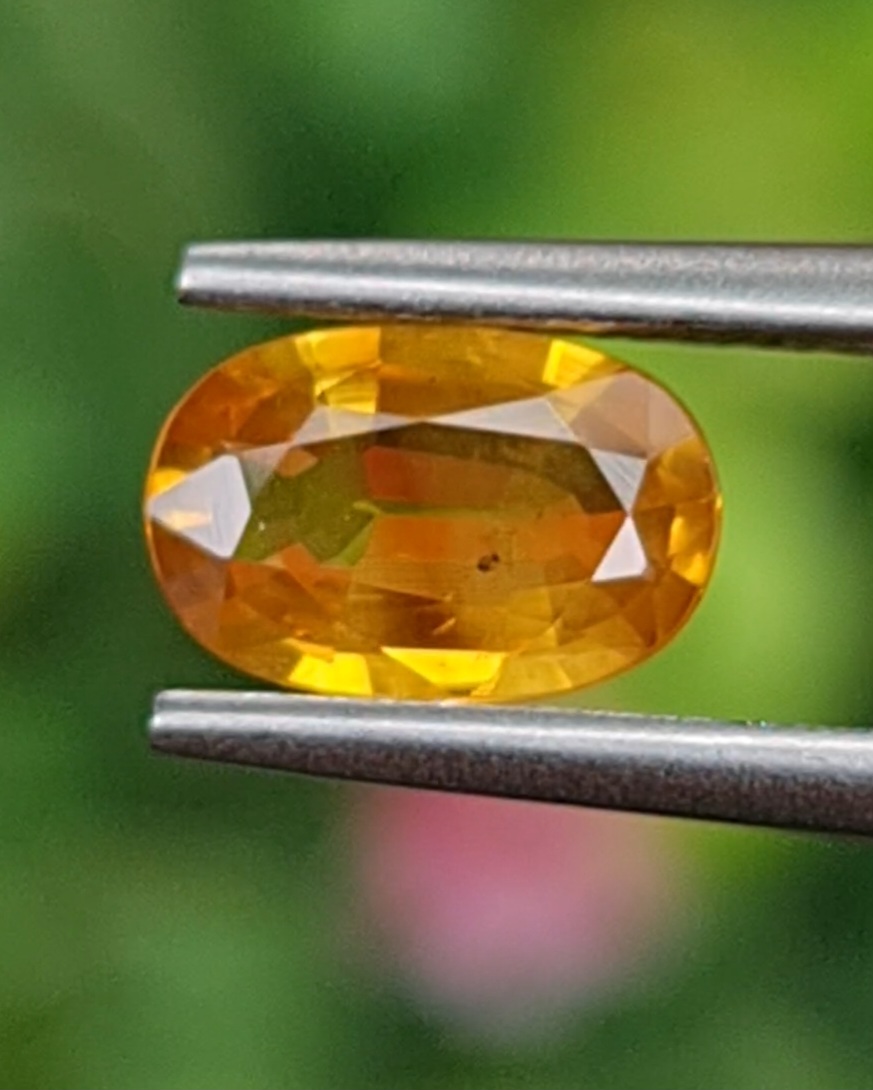 พลอย บุษราคัม yellow sapphire 1.11 กะรัต (Cts.) พลอยแท้ อัญมณีมงคลประจําวันเกิด เครื่องประดับพลอย