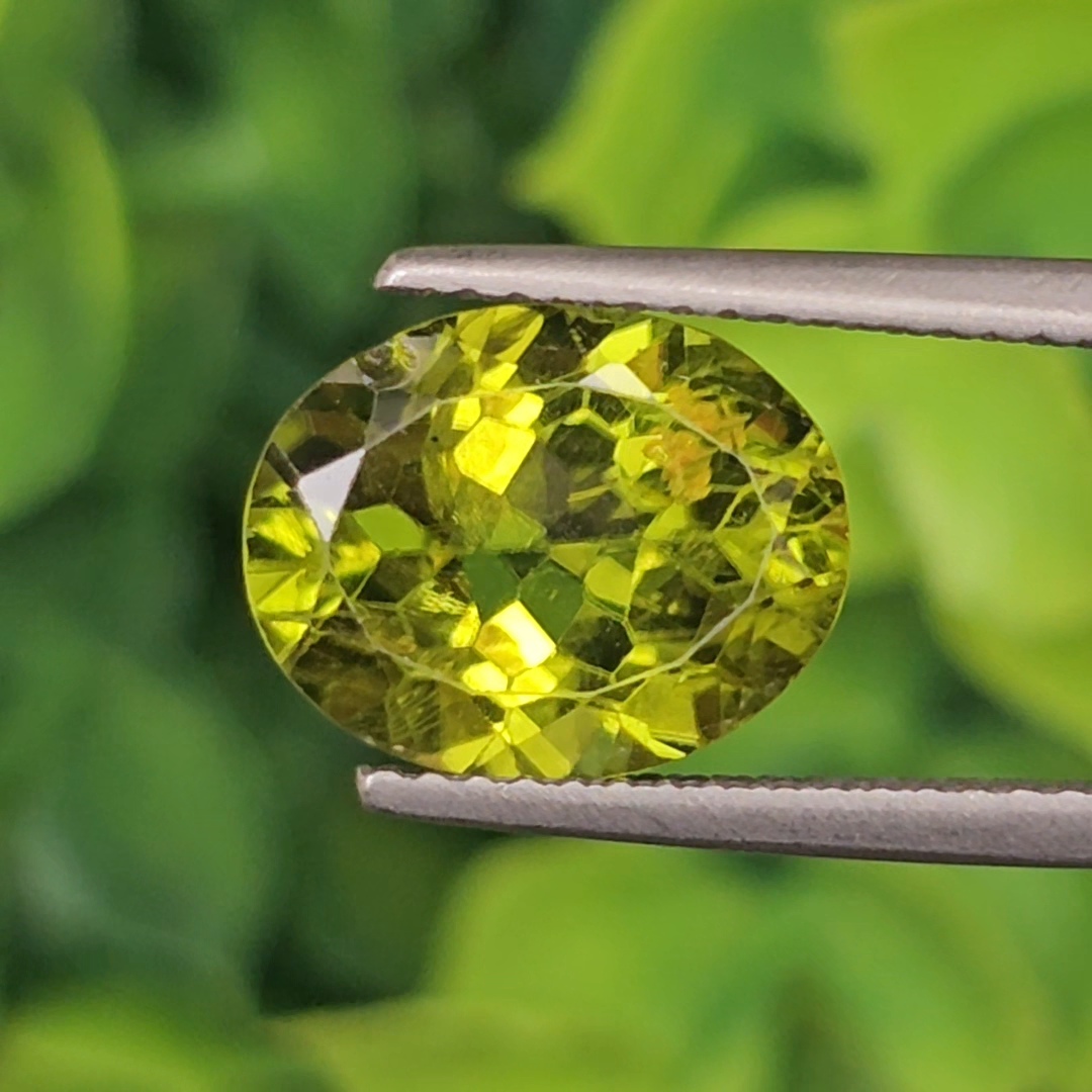พลอย เพอริดอต Peridot 3.48 กะรัต (Cts.) พลอยแท้ อัญมณีมงคลประจําวันเกิด เครื่องประดับพลอย