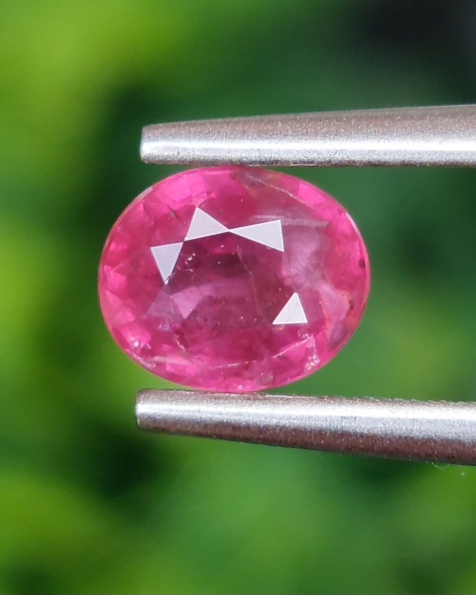 พลอย ทับทิม Ruby sapphire 1.05 กะรัต (Cts.) พลอยแท้ อัญมณีมงคลประจําวันเกิด เครื่องประดับพลอย