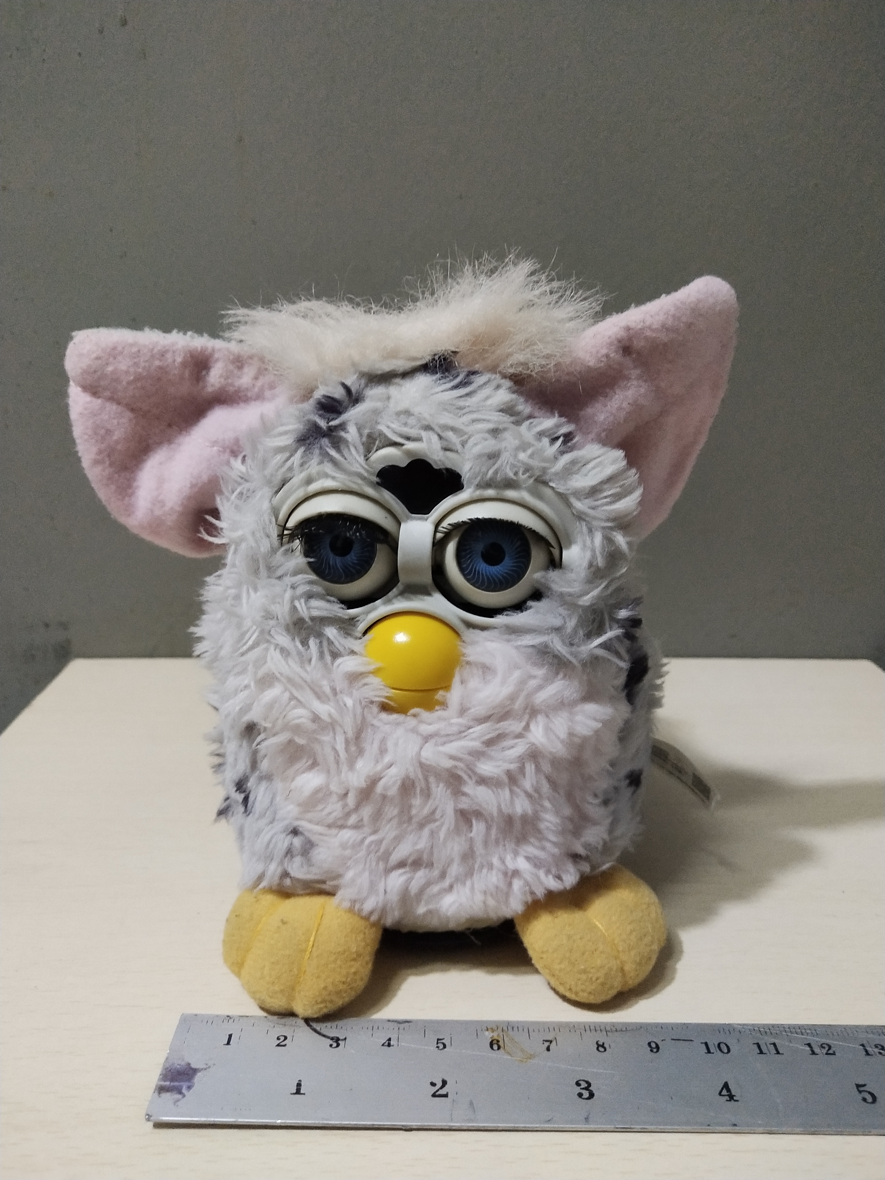 มีหลายภาพ***ระบบไฟใช้ไม่ได้แล้ว ขนตาด้านขวาติดอยู่ลึกกว่าด้านซ้าย วินเทจ เฟอร์บี้ แบรนด์ Tiger Vintage Furby ปี 1990