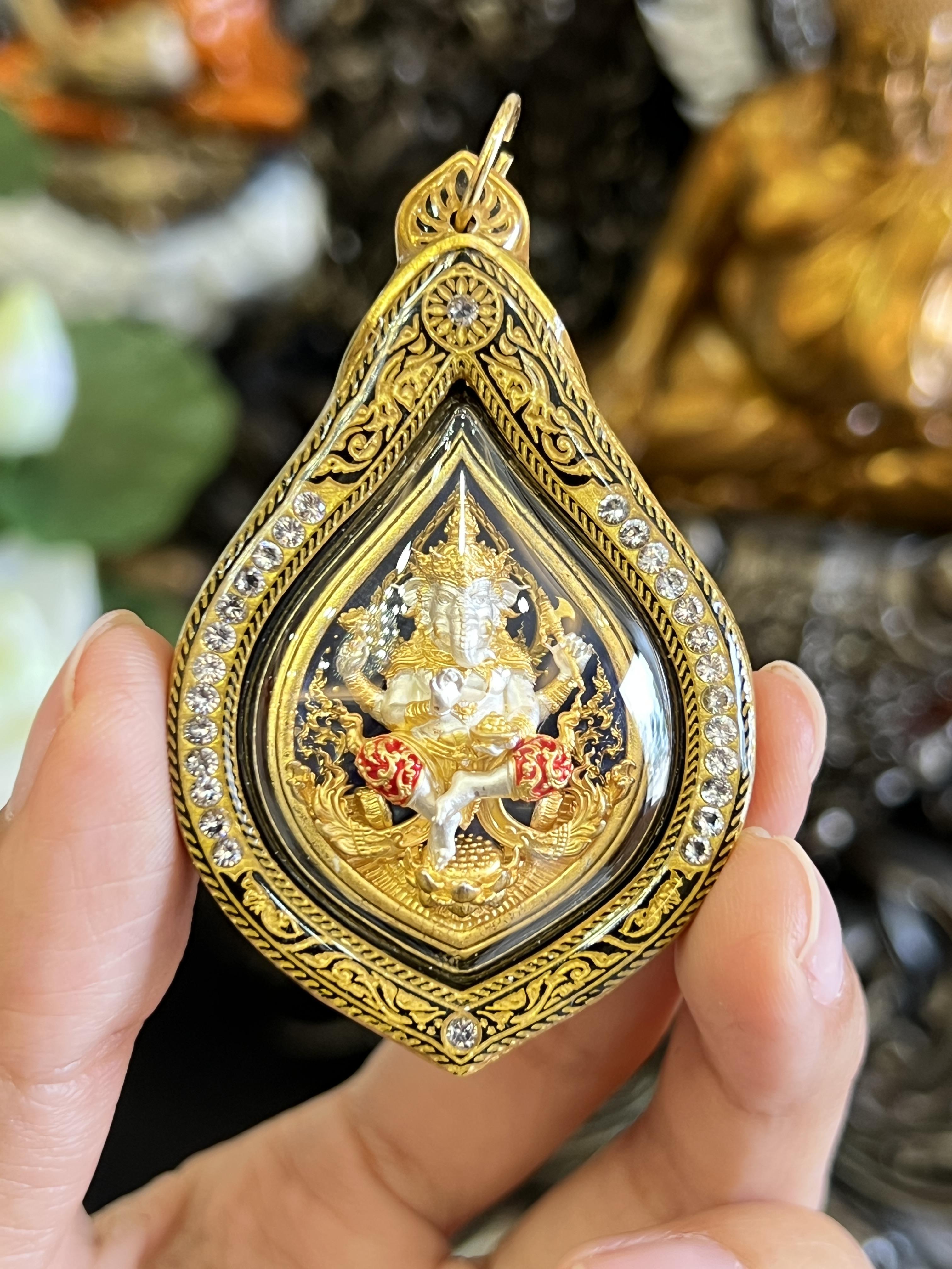 เหรียญพระพิฆเนศ รุ่น ปิติ สุขสำเร็จ เนื้อบรอนซ์ชุบ2Kลงยาเลี่ยมอคริลิคลายขอบข้าง