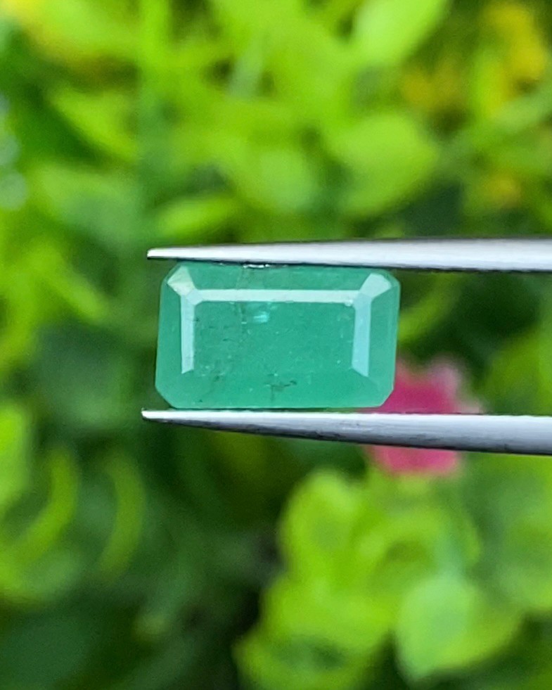 พลอย มรกต Natural Emerald แซมเบีย 2.51 กะรัต (Cts.) พลอยแท้ อัญมณีมงคลประจําวันเกิด เครื่องประดับพลอย