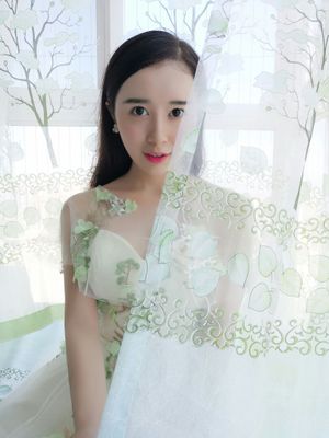 Pre-order ชุดราตรีสั้น เกาะอกพร้อมผ้าคลุมไหล่ ปักดิ้นรูปดอกไม้ทั้งชุด สวยหรู (ซิปหลัง)