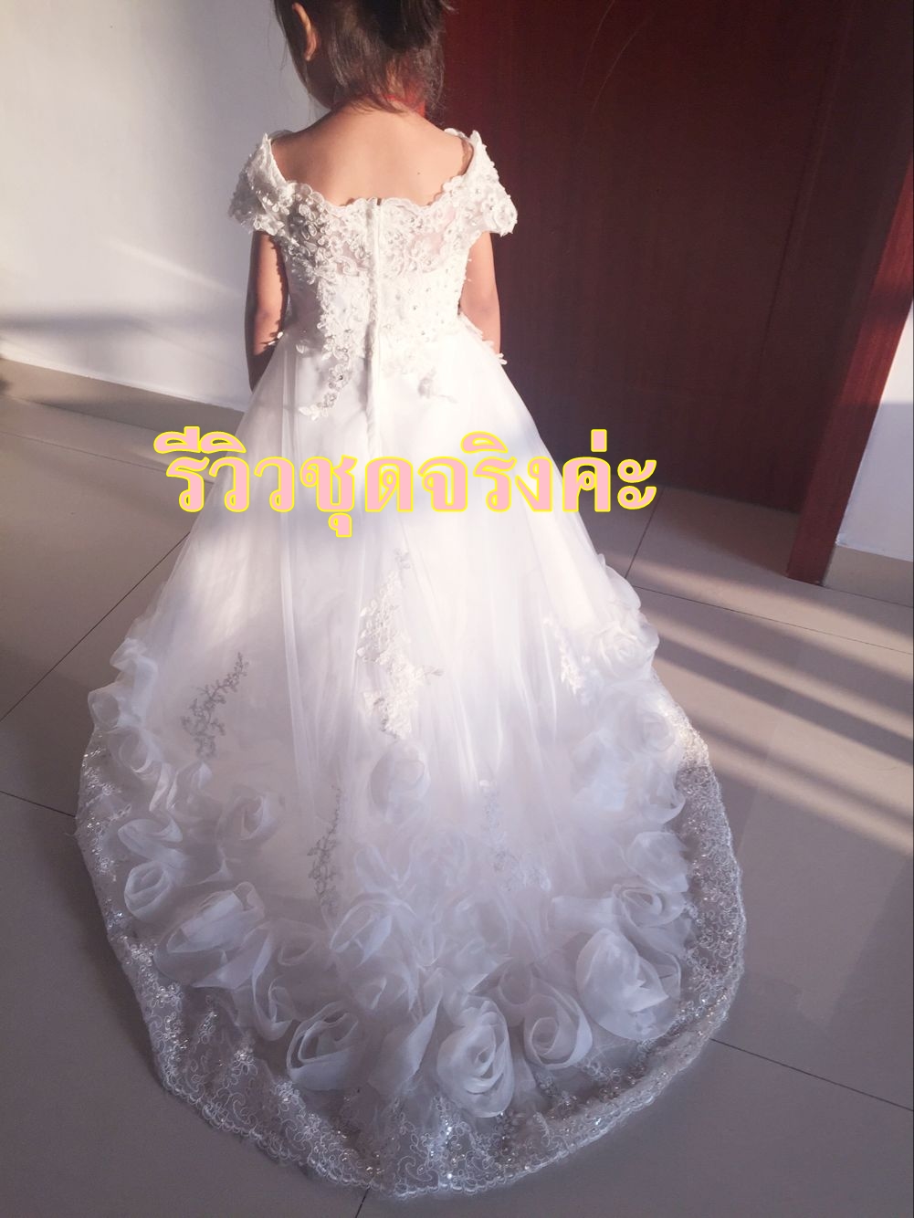 Pre-order ชุดราตรีเด็ก ชุดออกงาน ชุดกระโปรง สไตล์เจ้าหญิง แบบไหล่ปาด ผ้าลูกไม้ แต่งดอก ปล่อยชายยาว มีซิปหลัง