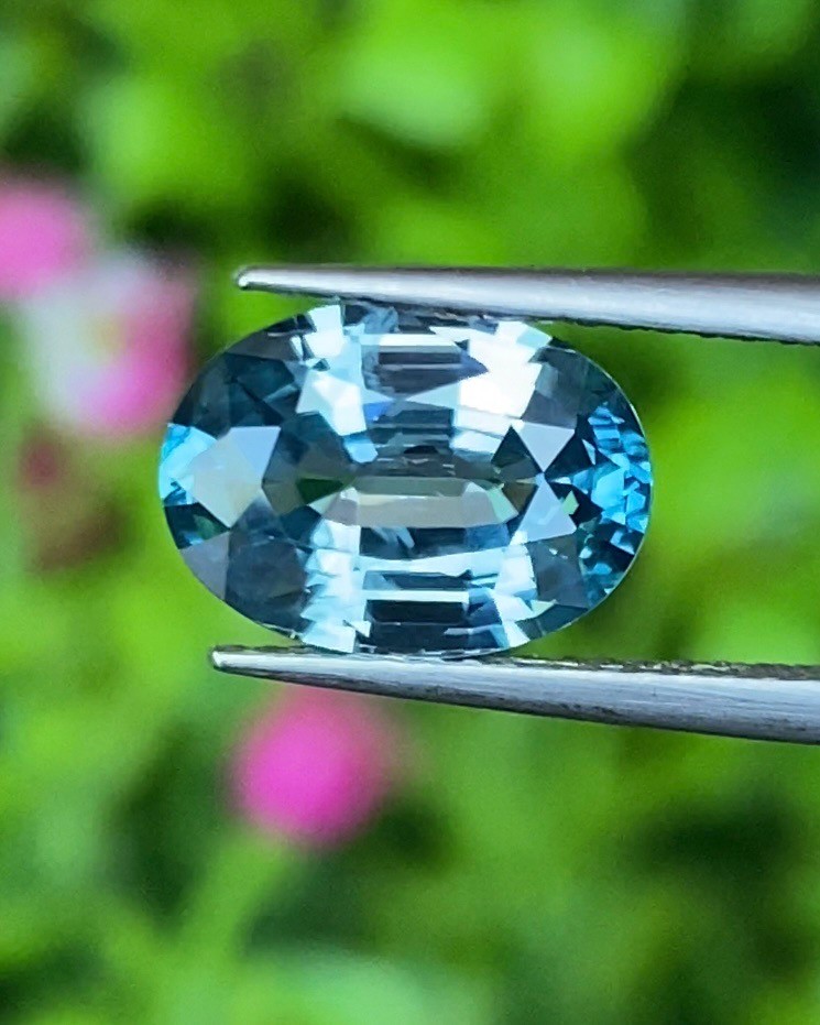 พลอย เพทาย (Zircon) 3.39 กะรัต (Cts.) พลอยแท้ อัญมณีมงคลประจําวันเกิด เครื่องประดับพลอย