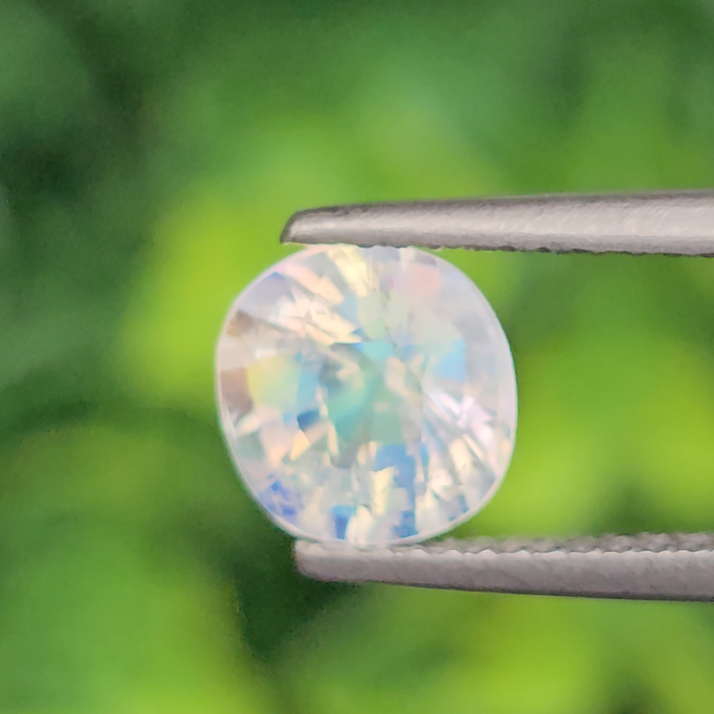 พลอย มูนสโตน เรนโบว์ rainbow moonstone 1.47 กะรัต (cts.) พลอยแท้ อัญมณีมงคลประจําวันเกิด เครื่องประดับพลอย