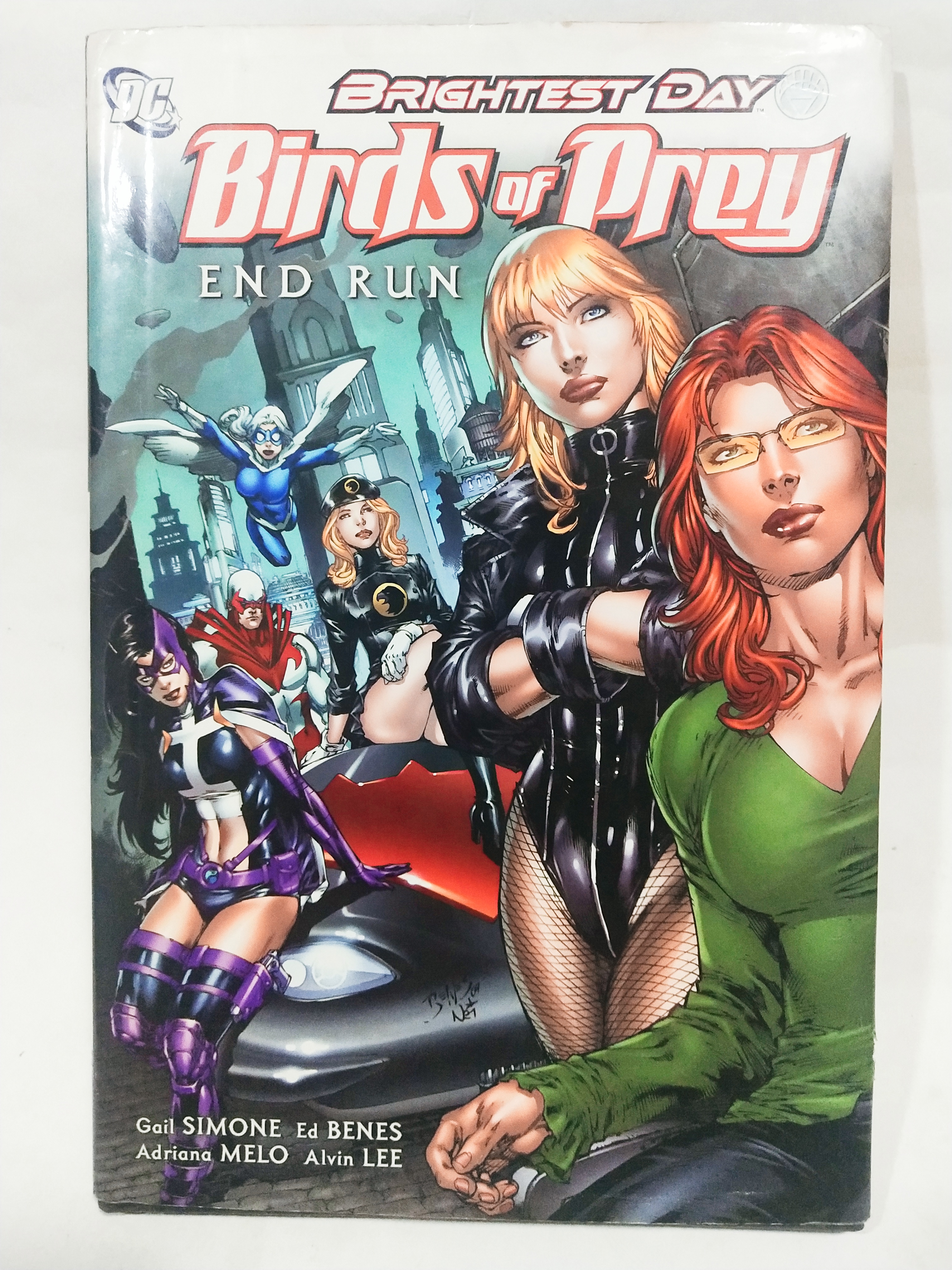 มือ2,หนังสือภาพสีการ์ตูนค่ายดีซีคอมิคส์ เบิร์ดออฟเพรย์ Bird_of_Prey ฉบับภาษาอังกฤษ หนังสือปกแข็ง มีปกนอก สภาพดี