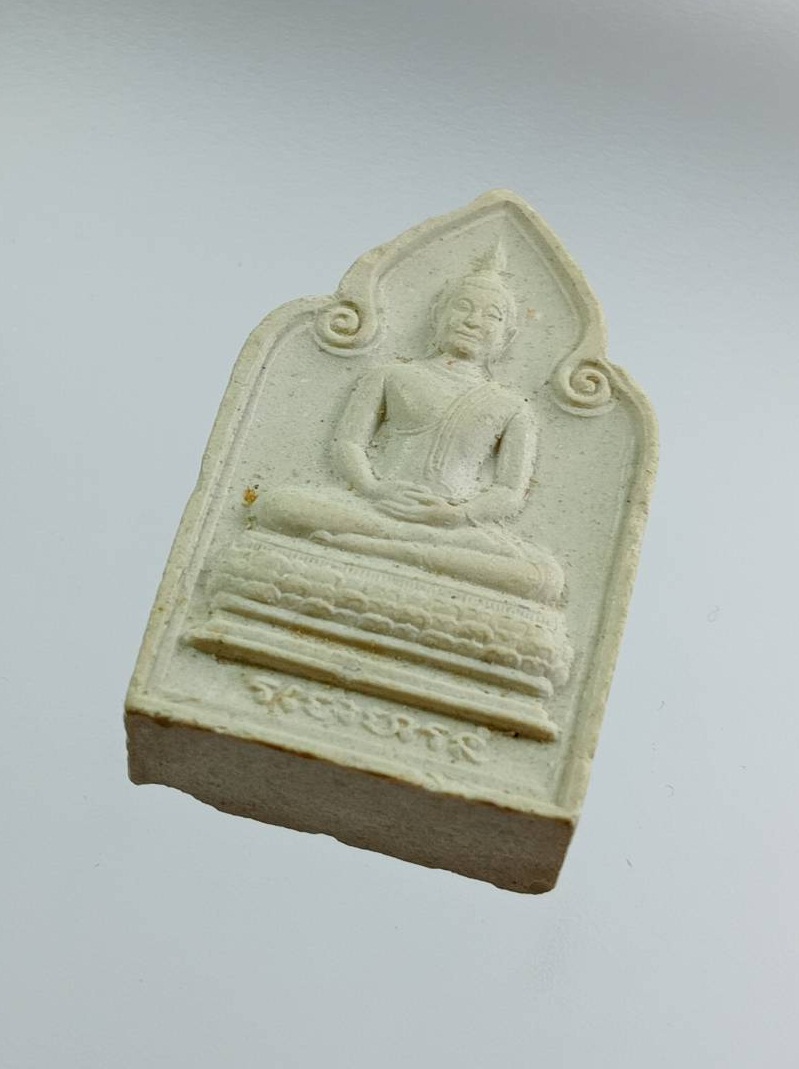 ผ3223 พระผง พิมพ์พระพุทธ หลังยันต์ ไม่ทราบที่