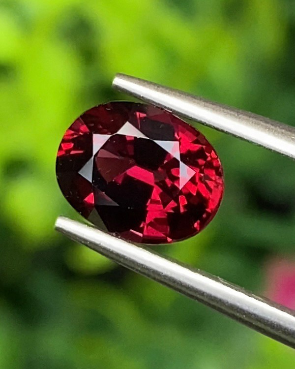 พลอย โรโดไลต์ กาเน็ท Rhodolite Garnet 2.00 กะรัต Cts.พลอยแท้ อัญมณีมงคลประจําวันเกิด เครื่องประดับพลอย