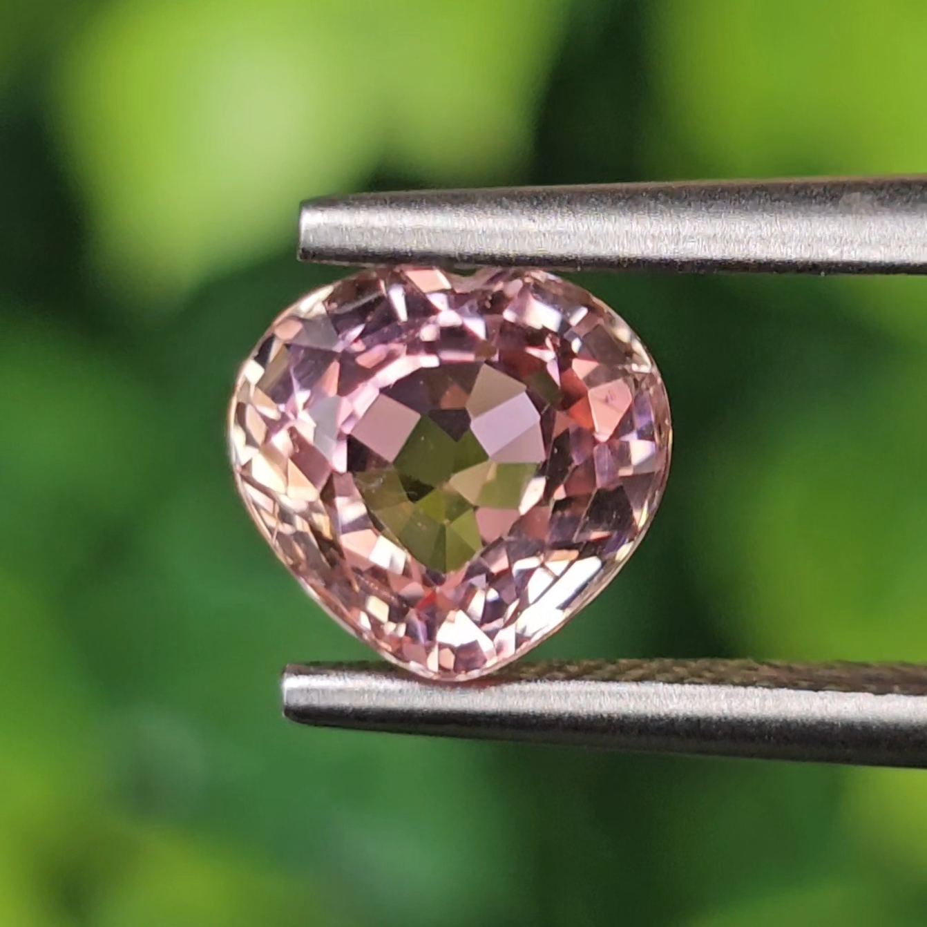 พลอย ชมพู ทัวร์มารีน ( Pink Tourmaline) 1.52 กะรัต (Cts.) อัญมณีมงคลประจําวันเกิด เครื่องประดับพลอย