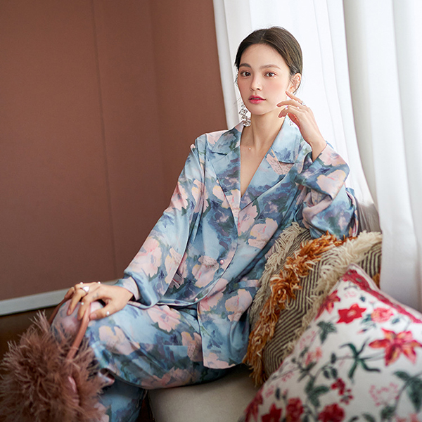 🚩พร้อมส่ง🚩ชุดนอนซาติน Silk Satin ไหมซาตินเกรดพรีเมี่ยม สีพาสเทลพิมพ์ลายดอกน่ารัก ผ้านุ่มลื่นละมุนผิว (ST121)