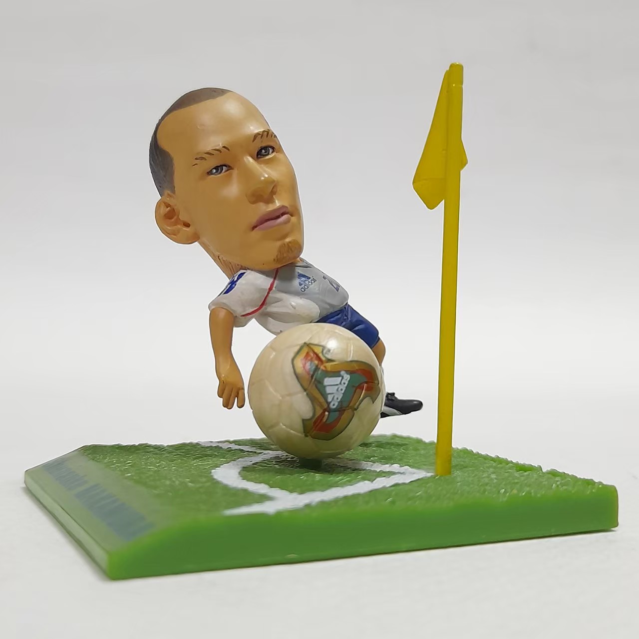 ฟิกเกอร์ นักบอล ทีมญี่ปุ่น shusuke nakamura (ผมเกรียน) ขนาดตามรูป มีฐาน ไม่มีฉาก มือสอง สภาพดีมีรอยบ้าง