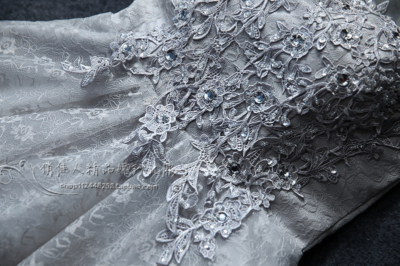 Pre-order ชุดราตรีสั้น แขนกุด คอกลม แต่งลูกไม้ช่วงอก กระโปรงจับจีบเล็กน้อย สวย หรู