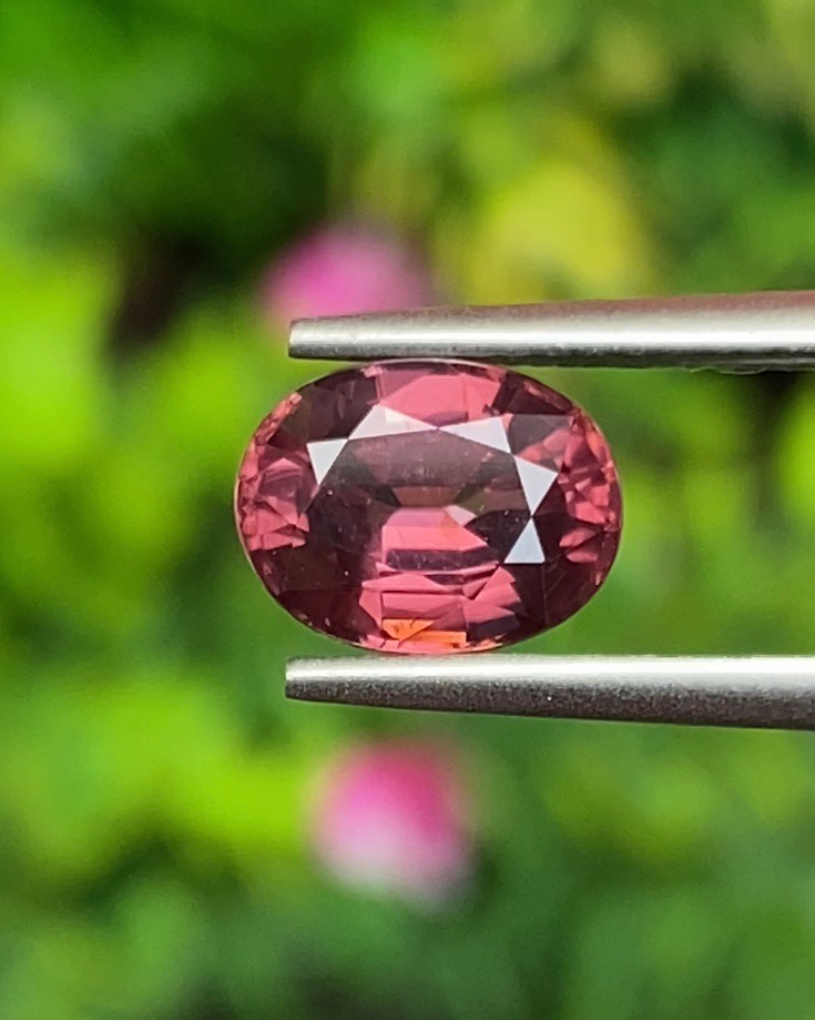 พลอย เพทาย Natural Zircon 2.43 กะรัต (Cts.) พลอยแท้ อัญมณีมงคลประจําวันเกิด เครื่องประดับพลอย