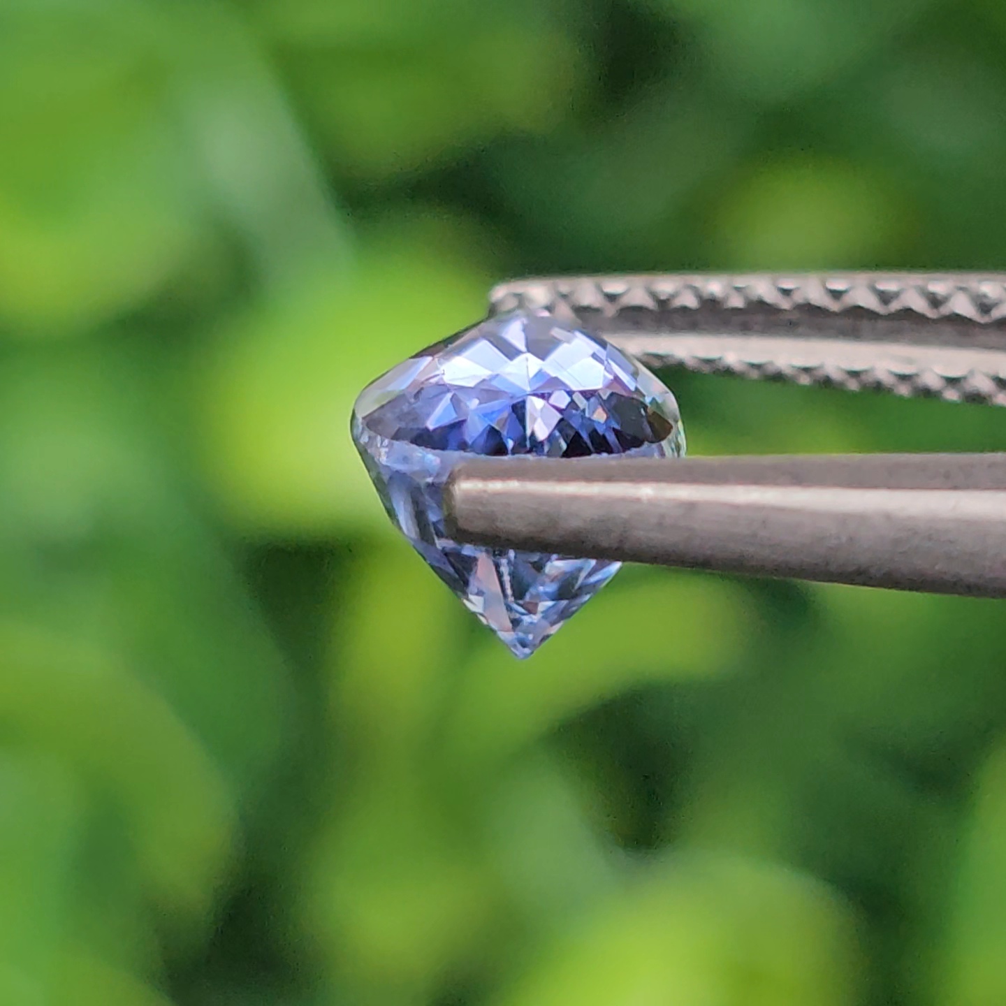 พลอย ไพลิน (Blue Sapphire) 1.55 กะรัต (Cts.) ดิบ (Unheated) พร้อมใบเซอร์ พลอยแท้ อัญมณีมงคลประจําวันเกิด เครื่องประดับพลอย