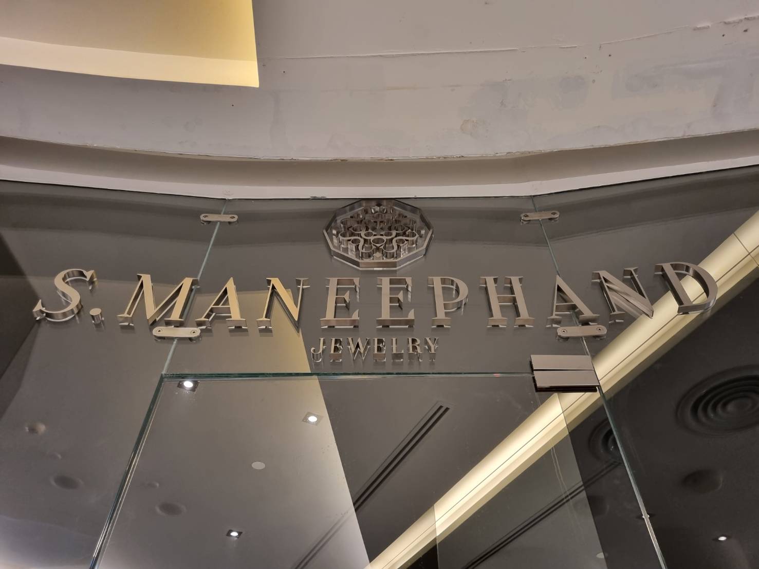 #ป้ายอักษรสแตนเลสแฮร์ไลน์ยกขอบ