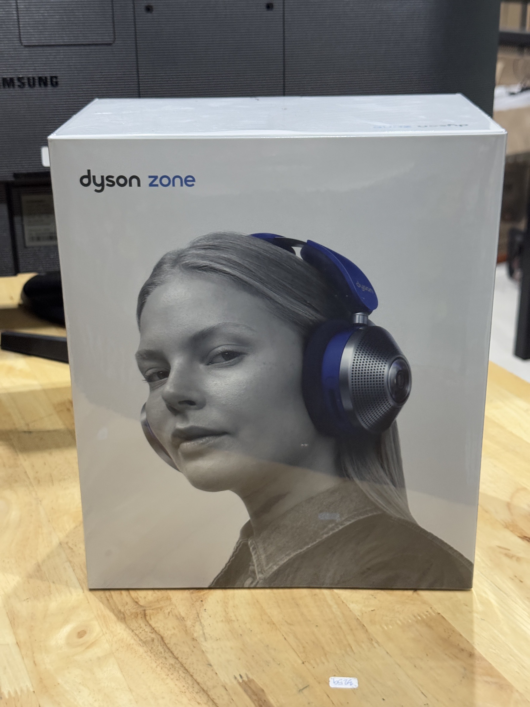เฮดโฟนตัดเสียงรบกวน Dyson Zone รุ่น HP WP01 (สีปรัสเซียนบลู/ไบร์ทคอปเปอร์)
