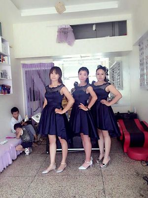 Pre-order ชุดราตรีสั้น สีน้ำเงิน แขนสั้น คอกลมกว้าง หน้าสั้นหลังยาว แต่งลูกไม้ ปักมุก เชือกผูกหลัง