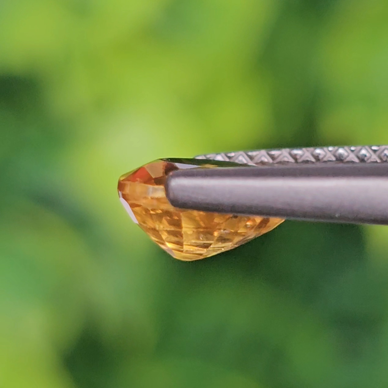 พลอย บุษราคัม yellow sapphire 1.33 กะรัต (Cts.) พลอยแท้ อัญมณีมงคลประจําวันเกิด เครื่องประดับพลอย