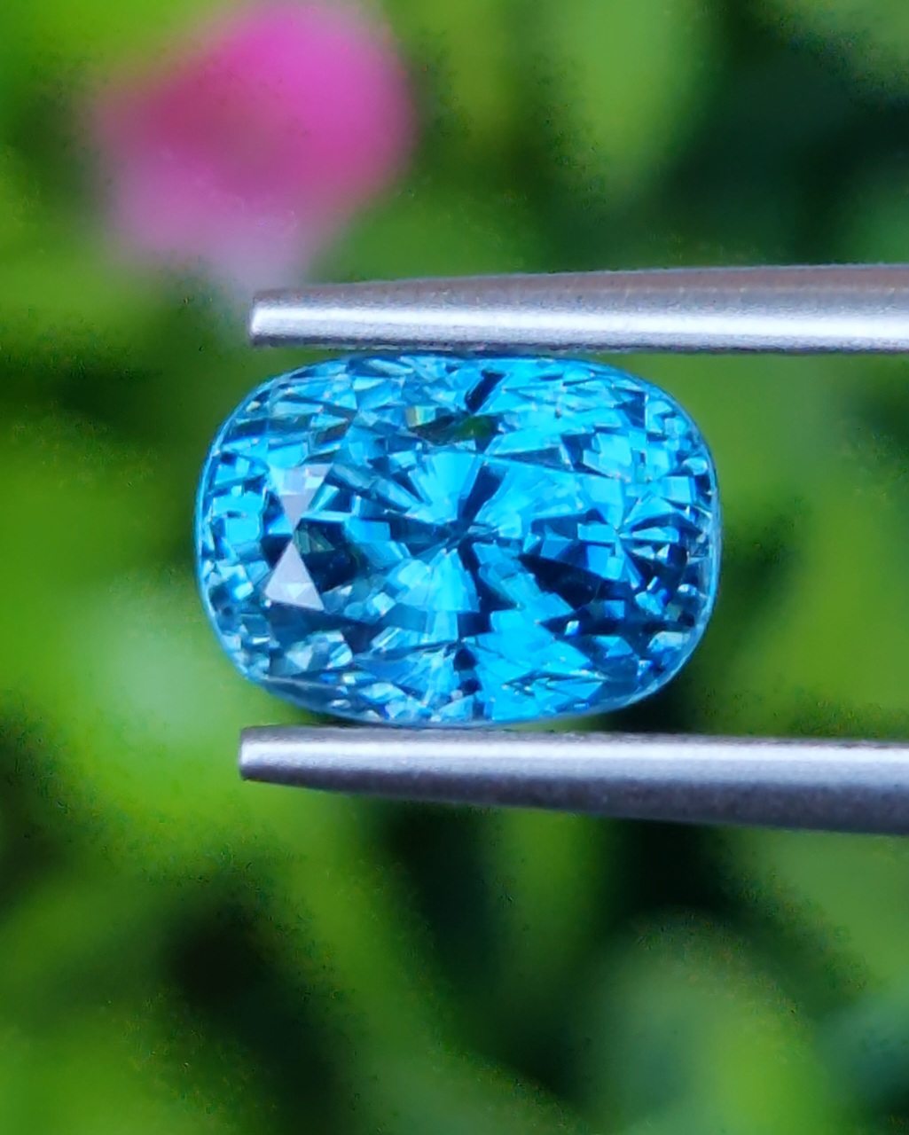พลอย เพทาย (Zircon) 4.49 กะรัต (Cts.) พลอยแท้ อัญมณีมงคลประจําวันเกิด เครื่องประดับพลอย