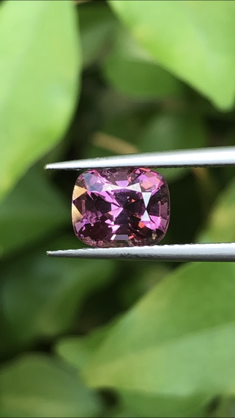 พลอย สปิเนล พม่า Spinel Myanmar 2.35 กะรัต (Cts.) ดิบ Unheated พลอยแท้ อัญมณีมงคลประจําวันเกิด เครื่องประดับพลอย