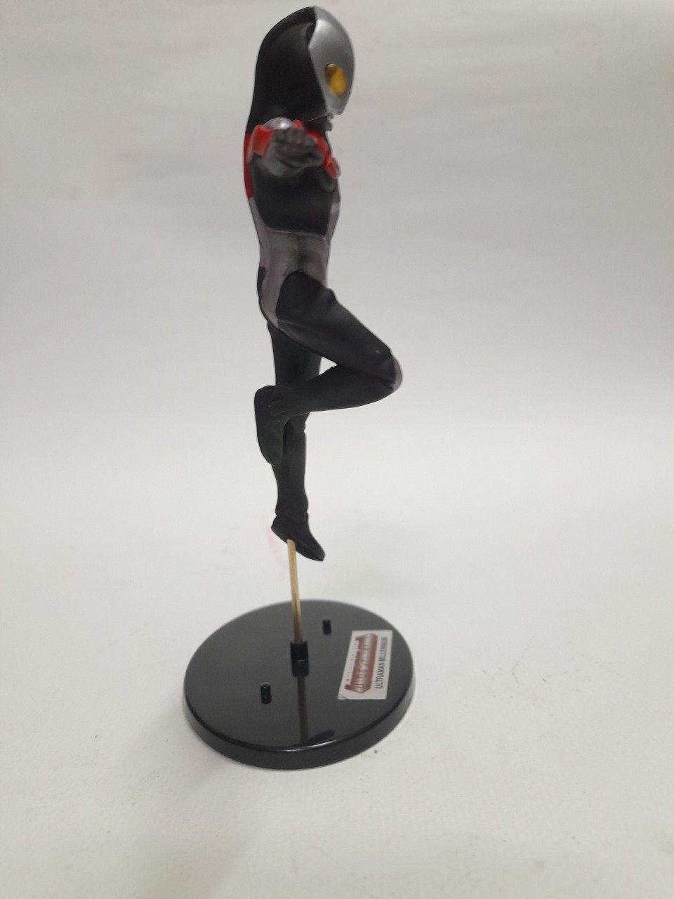 งานพรีเมี่ยม ทอยส์**ฐานติดป้ายอุลตร้าแมนมิลเลเนี่ยม, ของปลาเส้น ฟิชโช ดาร์คอุลตร้าแมน ขนาด 5 นิ้วพร้อมฐานและแกนเหล็กตั้งเสียบท่าบิน พลาสติกตัน โพสท่าบิน งานเก่าปีลึก เก่าเก็บหายากมาก, Dark Ultraman from Fisho, Apext