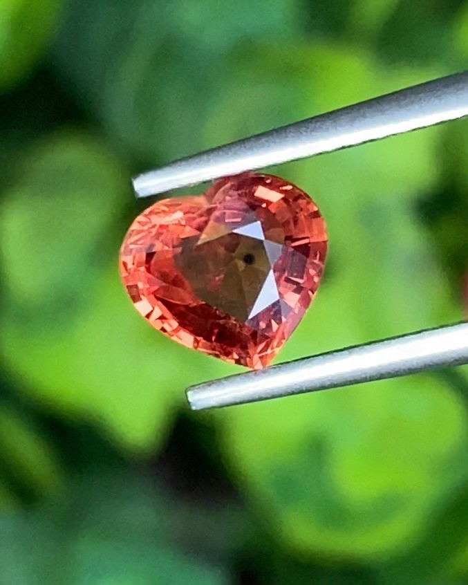 พลอย ออเรนจ์ แซฟไฟร์ Orange Sapphire สีส้ม 1.20 กะรัต (Cts.) พลอยแท้ อัญมณีมงคลประจําวันเกิด เครื่องประดับพลอย