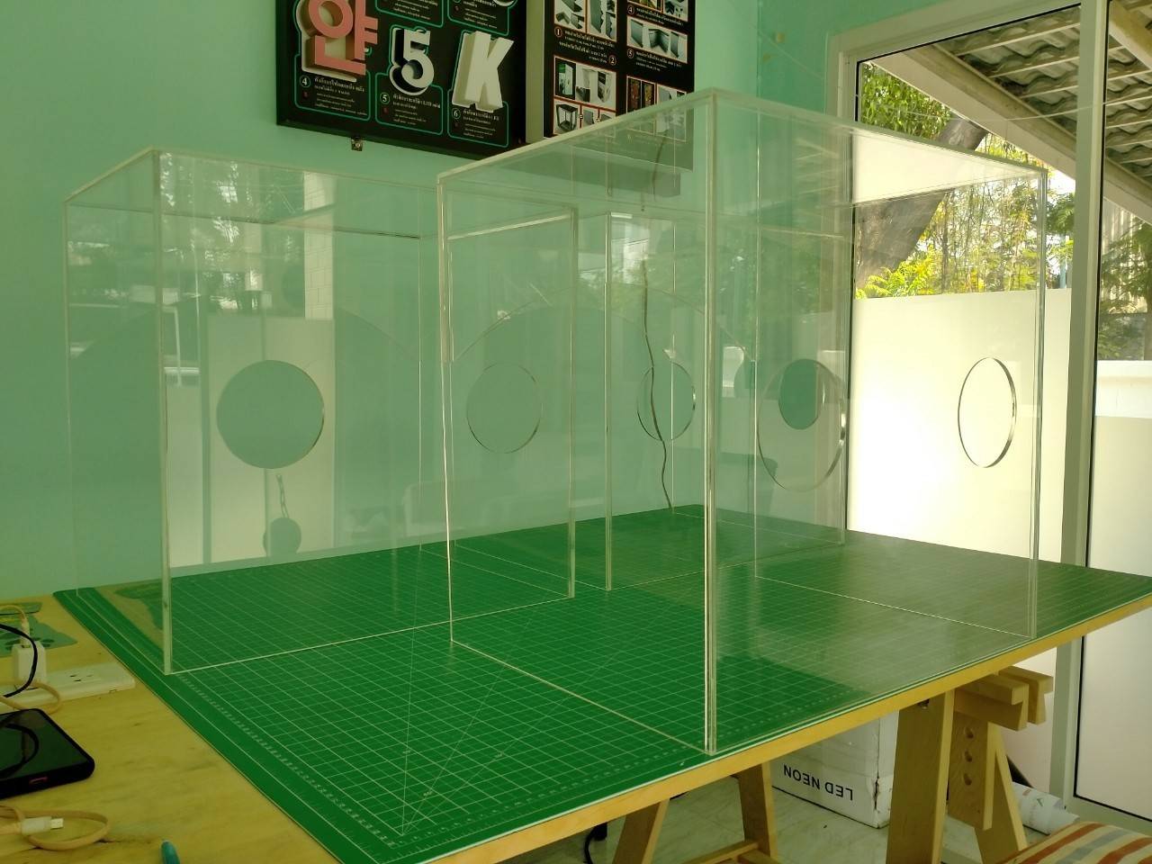 รับทำกล่องอะคริลิคใส กันการกระจายเชื้อ #ราคาทุน