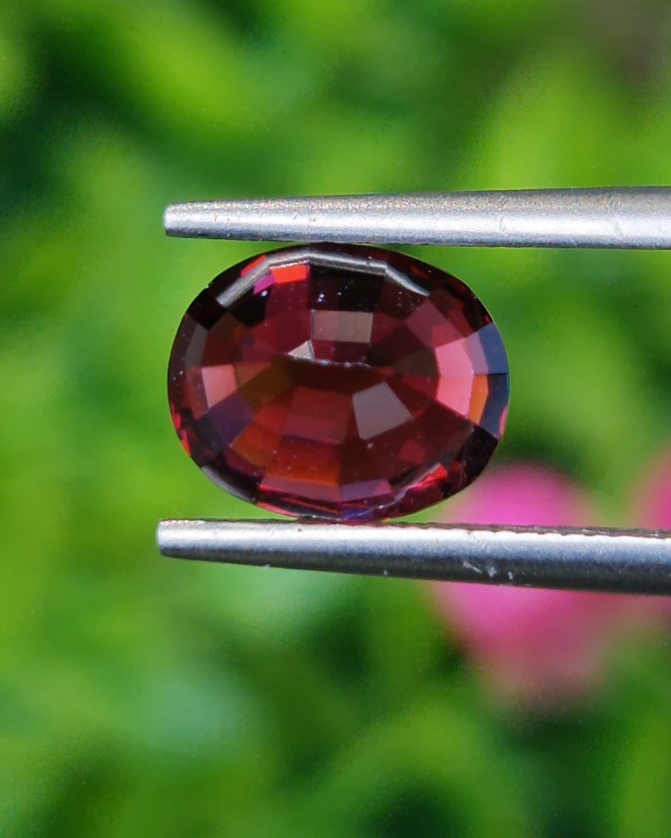 พลอย โรโดไลต์ กาเน็ท Rhodolite Garnet 2.44 กะรัต Cts.พลอยแท้ อัญมณีมงคลประจําวันเกิด เครื่องประดับพลอย