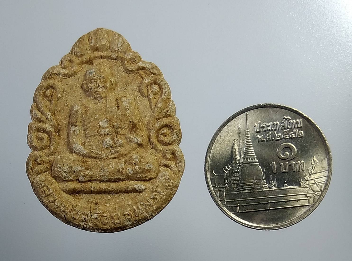 พระไม่ทราบรายละเอียด พระเกจิอาจารย์กรุงเทพเนื้อโลหะ : เหรียญพระแก้วมรกต หลวงพ่อสร้อย