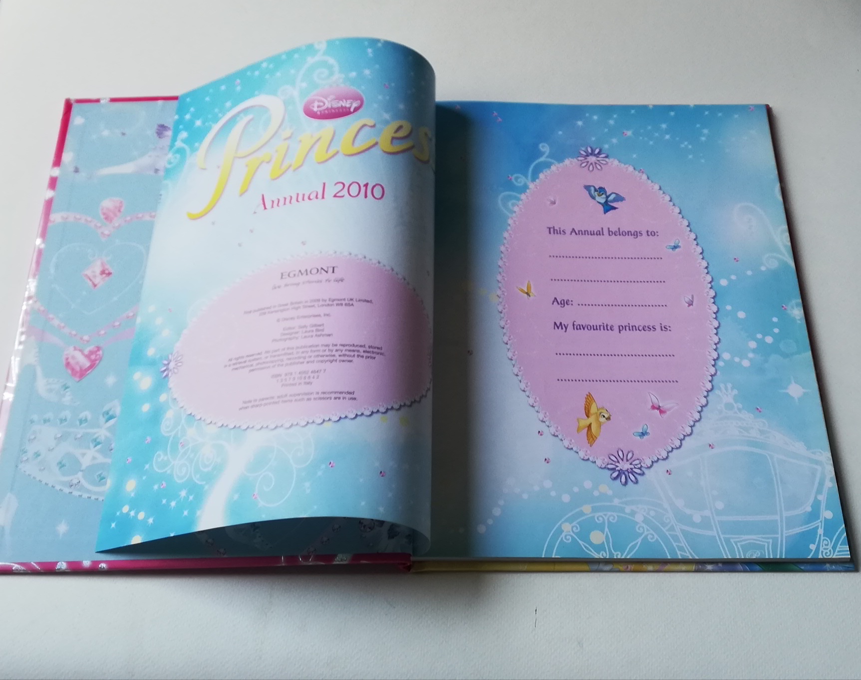 มีหลายภาพ,หนังสือภาพสวย เล่มใหญ่ ปกแข็ง นิทานและเกมส์ เจ้าหญิงดิสนีย์ ภาษาอังกฤษ Disney Princess Annual 2010 :- สโนไวท์ ออโรร่า ซินเดอเรลล่า แอเรียล แบลล์ และ จัสมิน จาก อลาดิน