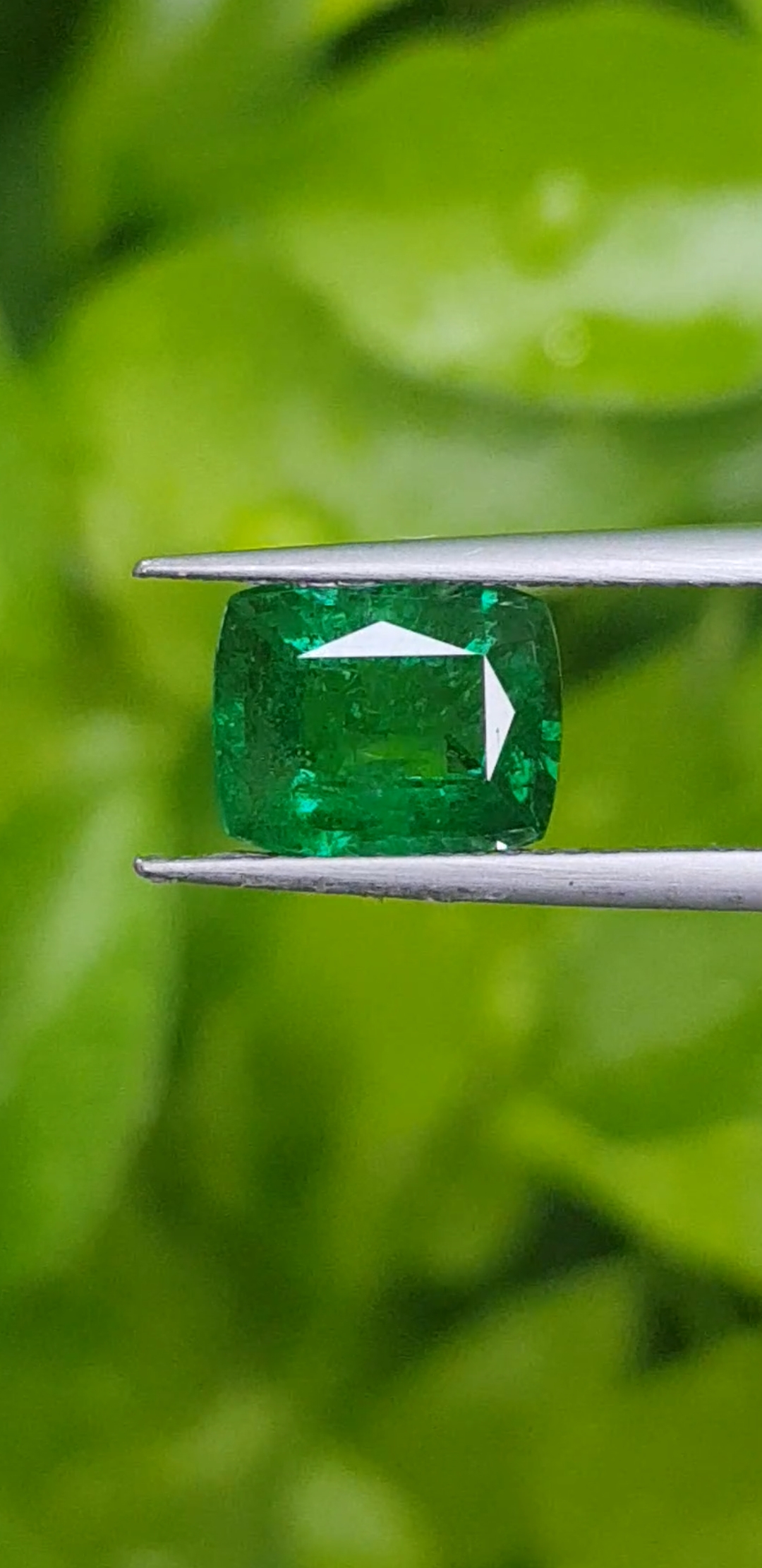 พลอย ซาโวไรท์ Tsavorite Garnet 2.33กะรัต (Cts.) ดิบ Unheated.