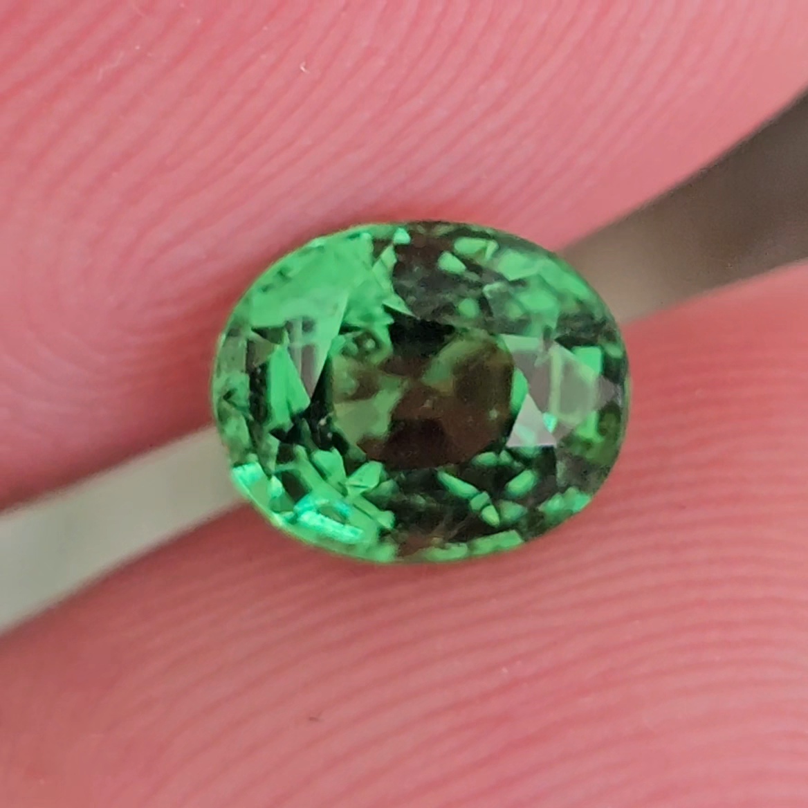 พลอย ซาโวไรท์ Tsavorite Garnet 1.16 กะรัต (Cts.) ดิบ Unheated พร้อมใบเซอร์ อัญมณีมงคลประจําวันเกิด เครื่องประดับพลอย