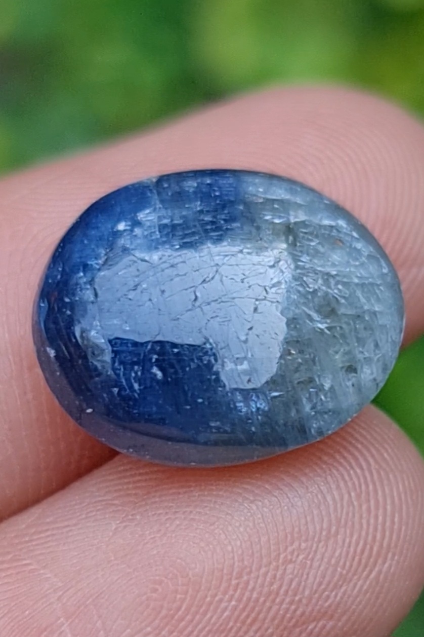 พลอย ไพลิน Blue Sapphire 14.75 กะรัต (Cts.) ดิบ (Unheated) พลอยแท้ อัญมณีมงคลประจําวันเกิด เครื่องประดับพลอย