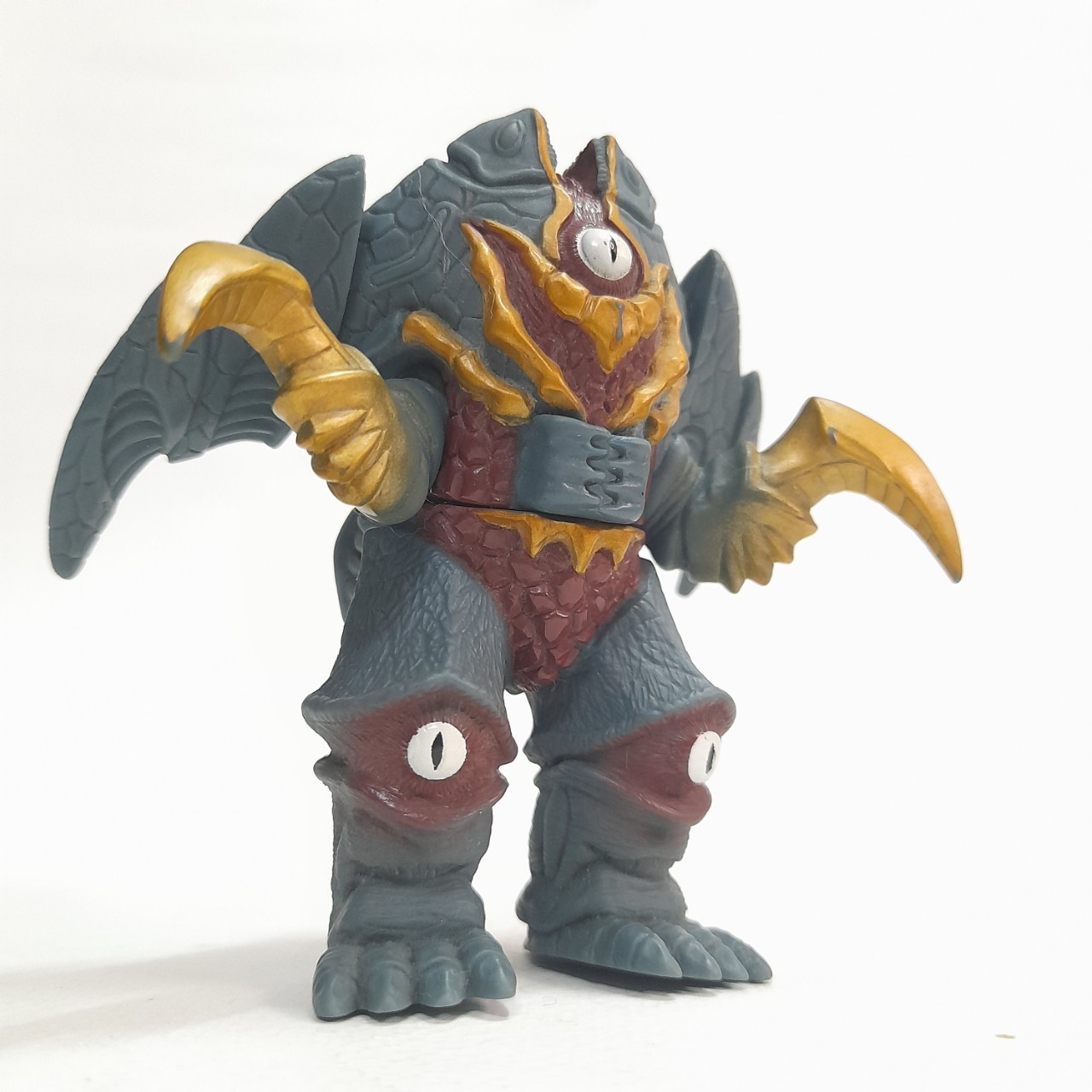 มีหลายภาพ,ซอฟ 3.5-4นิ้ว สัตว์ประหลาดไกเซอร์ โดบิชิ จากอุลตร้าแมนไกอา มือสองสภาพดี มีรอยบ้าง