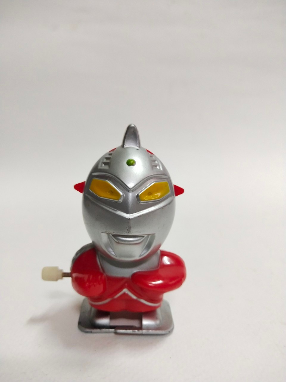 ฟิกเกอร์พลาสติกไขลาน อุลตร้าเซเว่น ไขลานเดินได้ปกติ มือสองสภาพดี มีรอยบ้าง