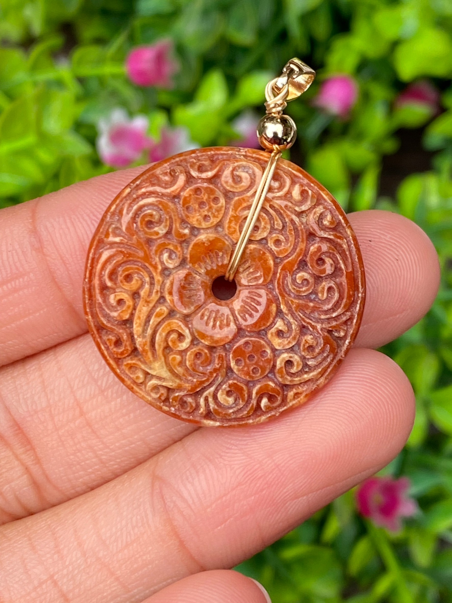 หยก พม่า แท้ Jade จี้โดนัทหยก แกะลาย (Curving Bi-disc jadeite) พม่า (Myanmar) 36.16 กะรัต (Cts.)