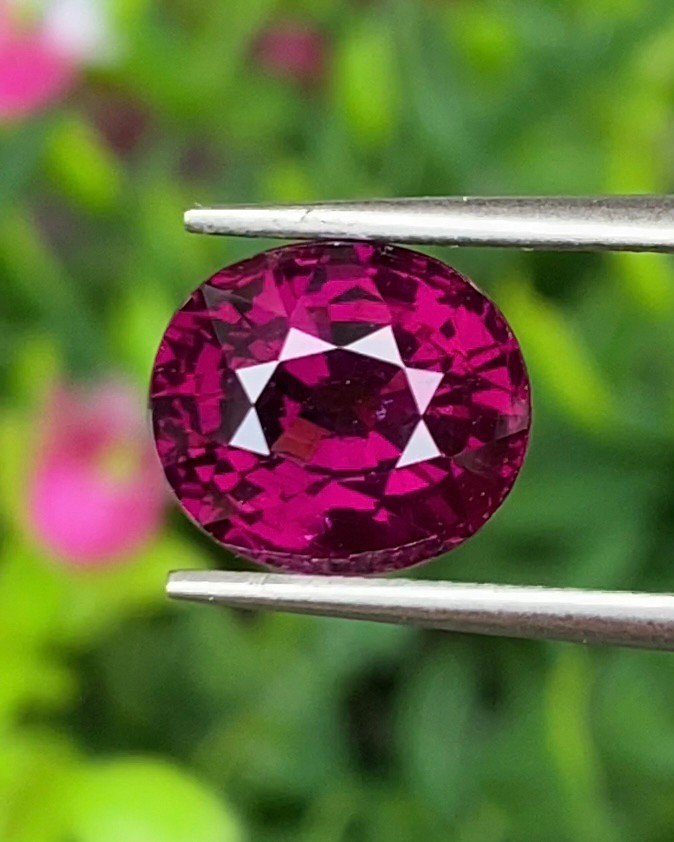 พลอย โรโดไลต์ กาเน็ท Rhodolite Garnet 4.51 กะรัต Cts.พลอยแท้ อัญมณีมงคลประจําวันเกิด เครื่องประดับพลอย