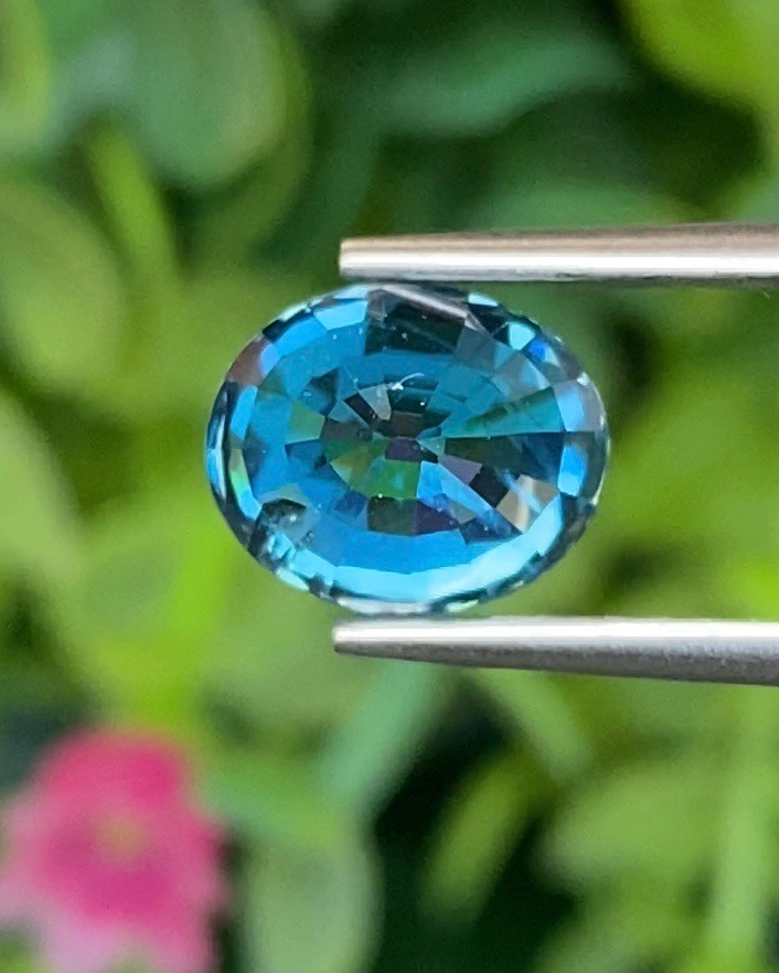 พลอย เพทาย (Zircon) 3.79 กะรัต (Cts.) พลอยแท้ อัญมณีมงคลประจําวันเกิด เครื่องประดับพลอย