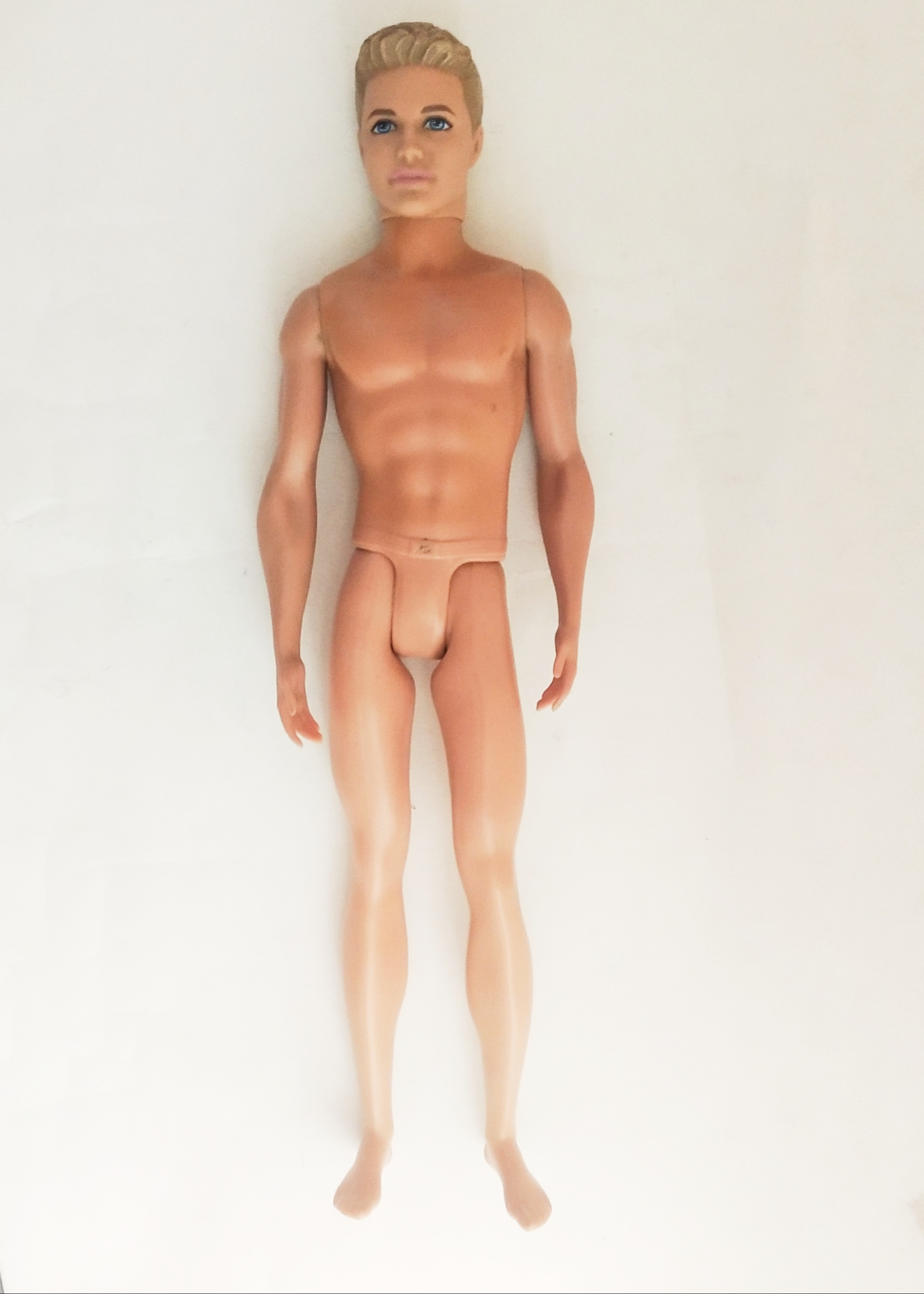 ตุ๊กตาผู้ชาย เคน แฟชั่นโพสต์ ท่ายืนทิ้งน้ำหนักลงที่ขาขวา แขนขาแน่น Mattel China 2013