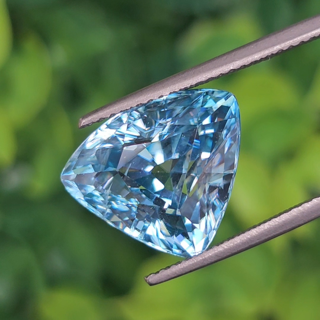 พลอย เพทาย Natural Zircon 11.26 กะรัต (Cts.) พลอยแท้ อัญมณีมงคลประจําวันเกิด เครื่องประดับพลอย