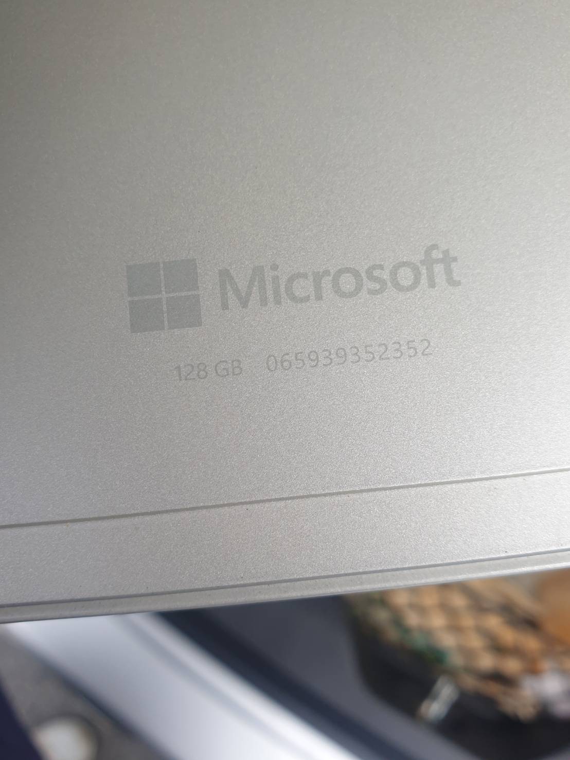 Surface 3 10.8" Quad-Core Intel Atom x7-Z8700 พร้อมคีบอร์ด