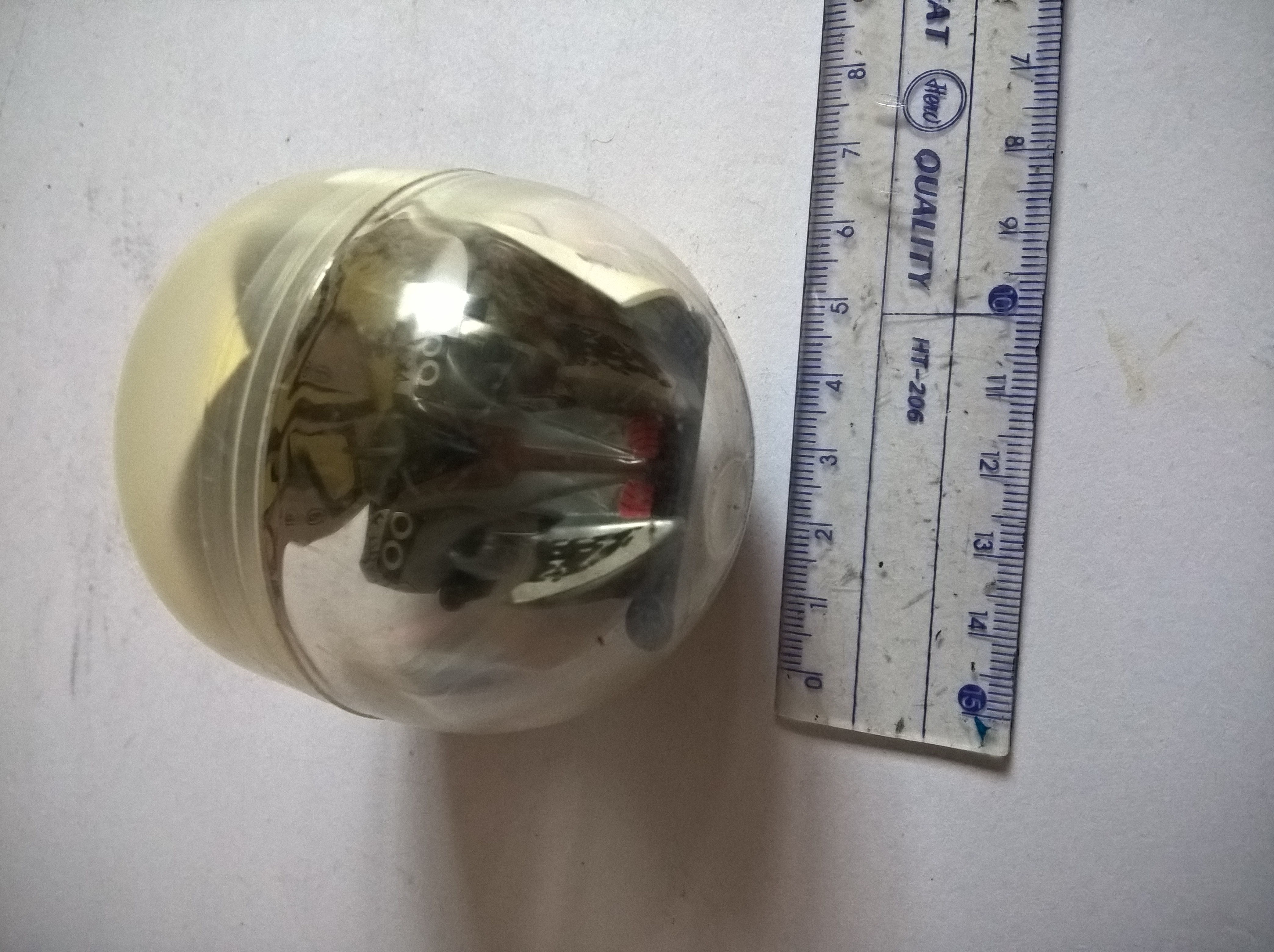 โมเดลรถแข่งในแคปซูล สีเทา ขนาดประมาณ 5.5 cm. pull back ของสะสมเก่า จาก 7-11