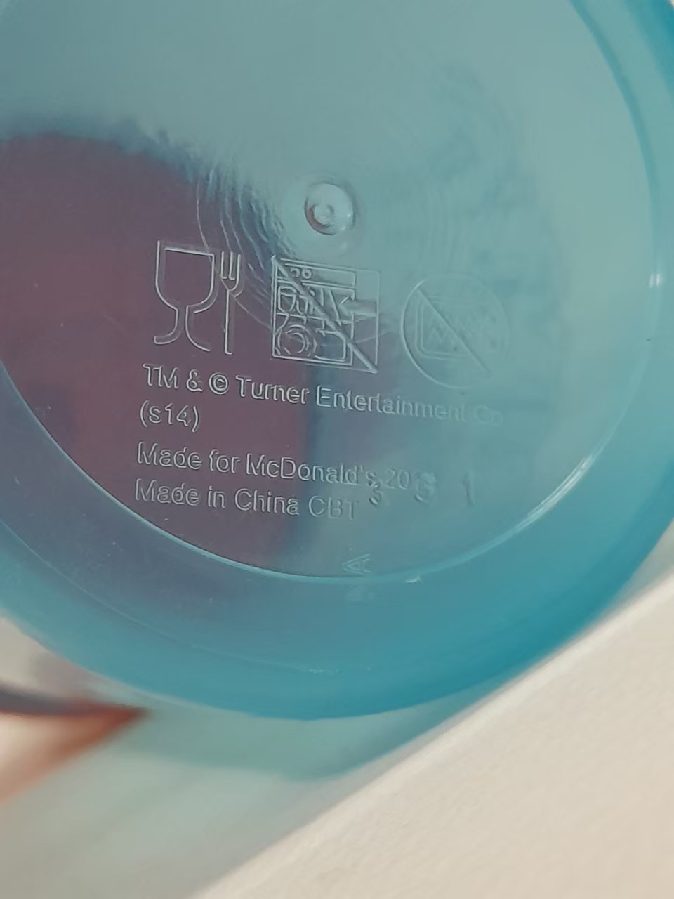 มีหลายภาพ,กระบอกน้ำ ทอมแอนด์เจอรี่ มีท๊อปเปอร์รูป ทอม ไม่เคยใช้ แต่ตีเป็นมือสอง สภาพดี มรรอยบ้าง เก่าเก็บขนาดตามรูป