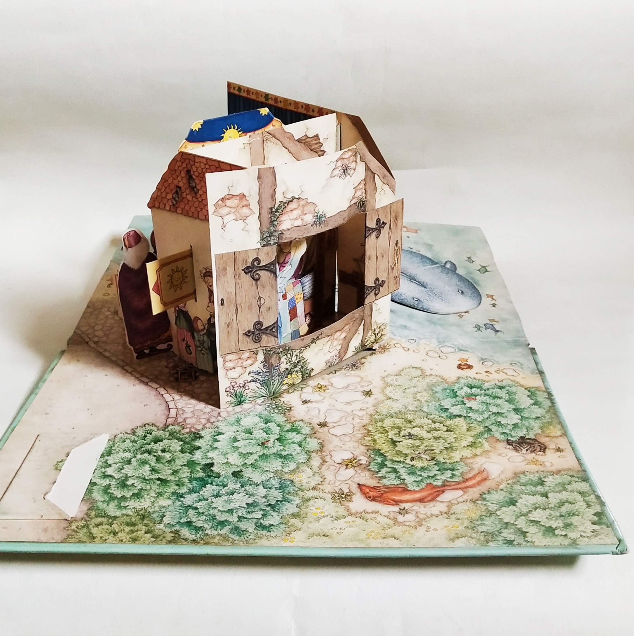 หนังสือนิทานดิสนีย์เก่า ป๊อปอัพ ไม่มีตัวอักษร **มีตำหนิตามภาพ Pop up book with Four Miniture Story Book : Beauty and the Beast and othrer Fantastic Fairy Tales