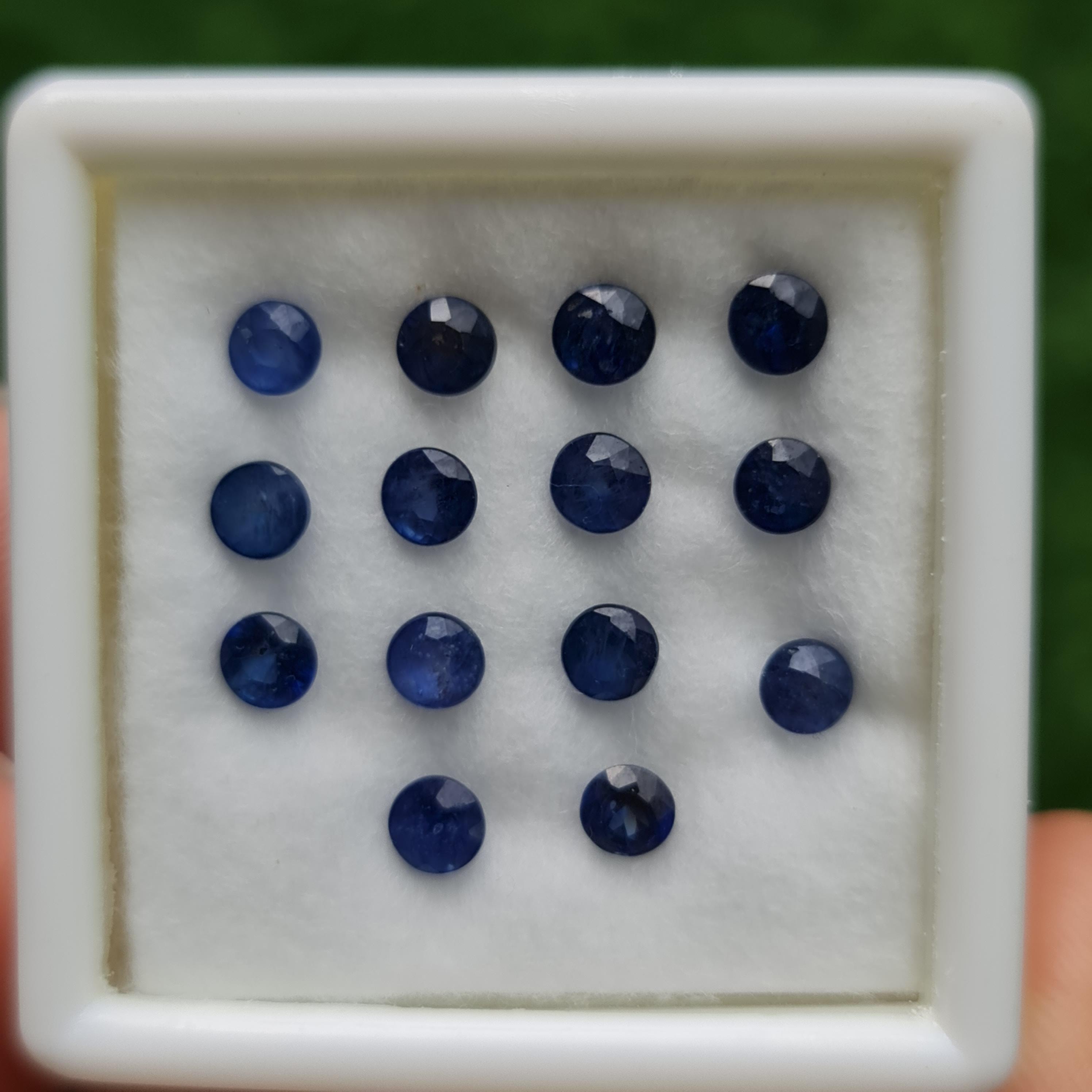 พลอย ไพลิน blue sapphire 4.52 กะรัต (Cts.) 14 เม็ด (pcs.) พลอยแท้ อัญมณีมงคลประจําวันเกิด เครื่องประดับพลอย