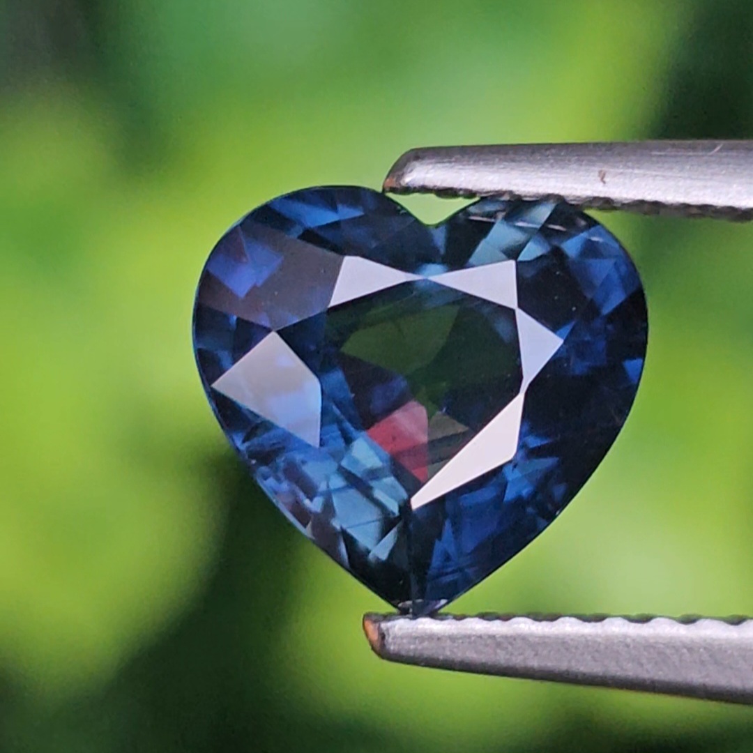 พลอย ไพลิน (Blue Sapphire) 2.21 กะรัต (Cts.) พลอยแท้ อัญมณีมงคลประจําวันเกิด เครื่องประดับพลอย