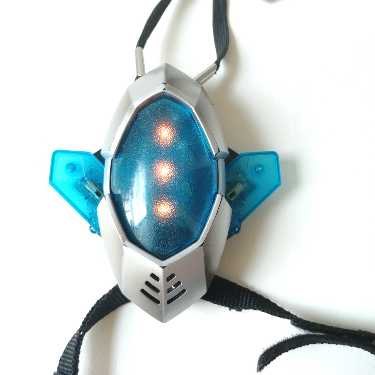 ซีโร่ ไทม์เมอร์ ปุ่มคัลเลอร์ไทม์เมอร์ ของอุลตร้าซีโร่ เปิดไฟได้ มีเสียง มีแสง **แต่ไม่มี ดาบด้านข้าง สภาพดี สายห้อยครบ